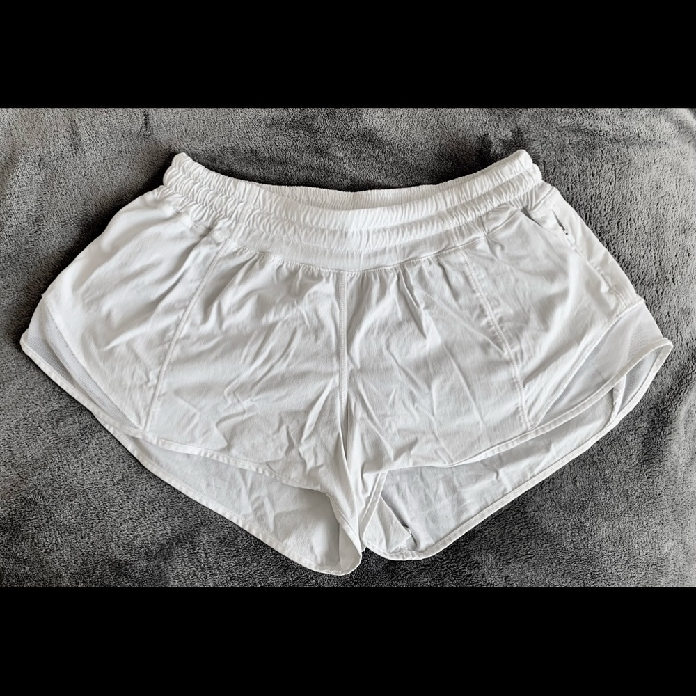 LULULEMON Hotty Hot Shorts 2.5” in White